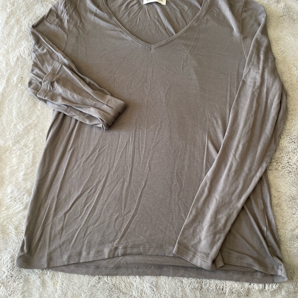 Kettlewell Gray V-Neck Long Sleeve Top size large